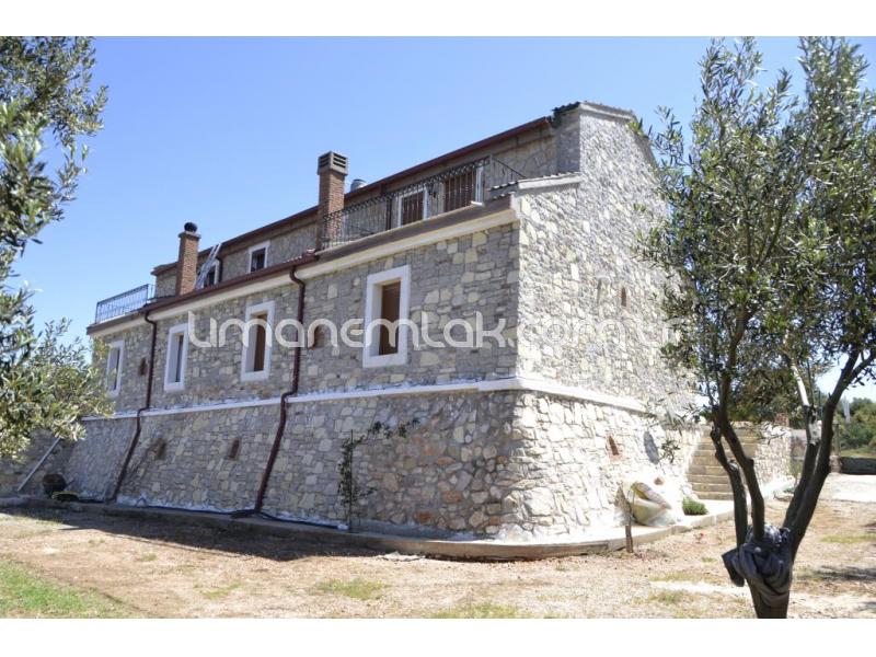 ÇEŞME LİMAN EMLAKTAN GERMİYANDA 5500M² ARAZİDE ÇİFTLİK EVİ